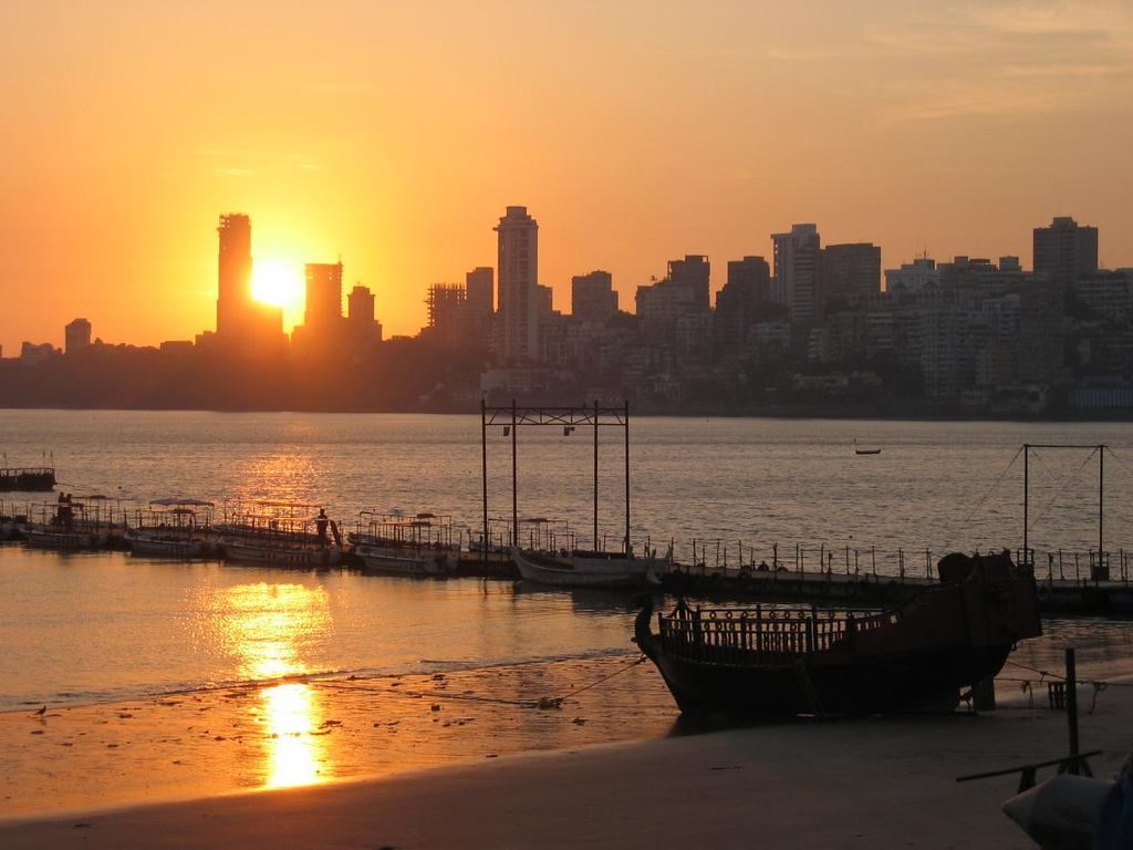 Chowpatty Beach - places to visit in Mumbai