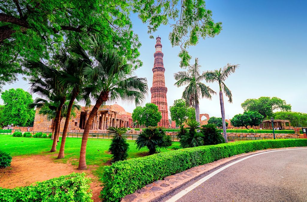 Qutub Minar - places to visit in Delhi