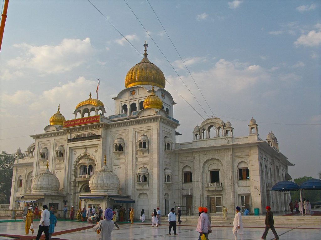  Gurudwara Bangla Sahib - places to visit in Delhi