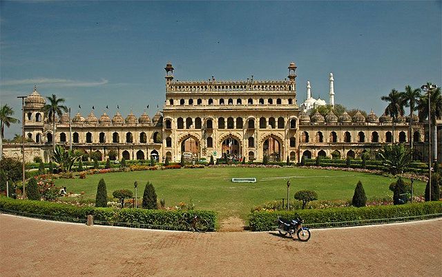 Bara imambara - places to visit in Lucknow