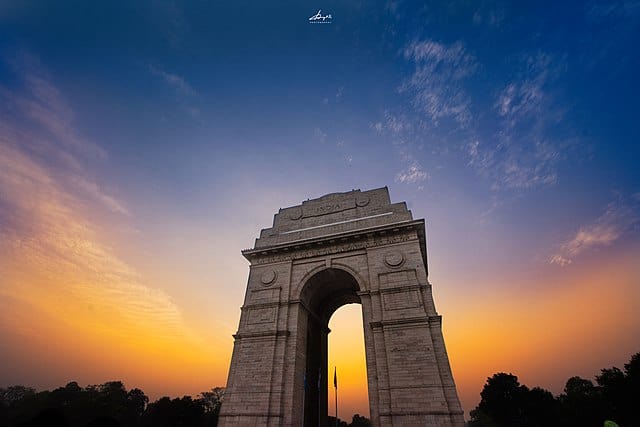 India gate - places to visit in Delhi