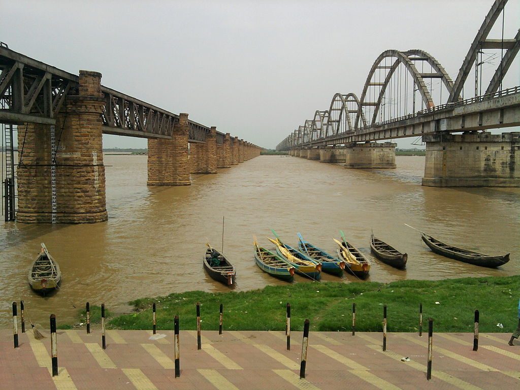 Old Godavari Bridge - places to visit in Rajahmundry
