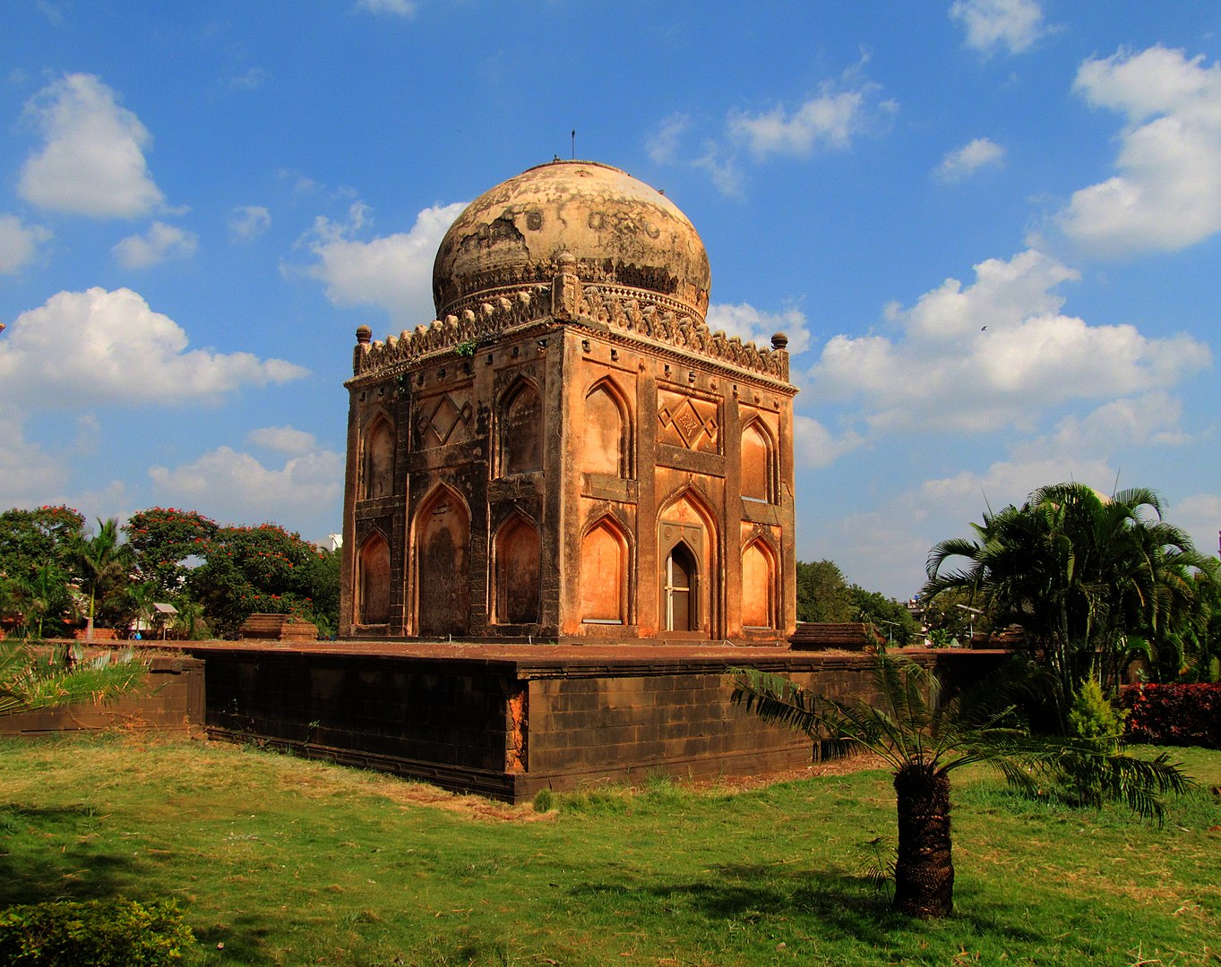Barid Shahi Tombs