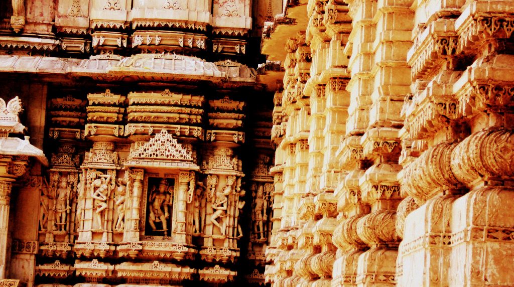 Hutheesingh Jain Temple - Places to Visit in Ahmedabad
