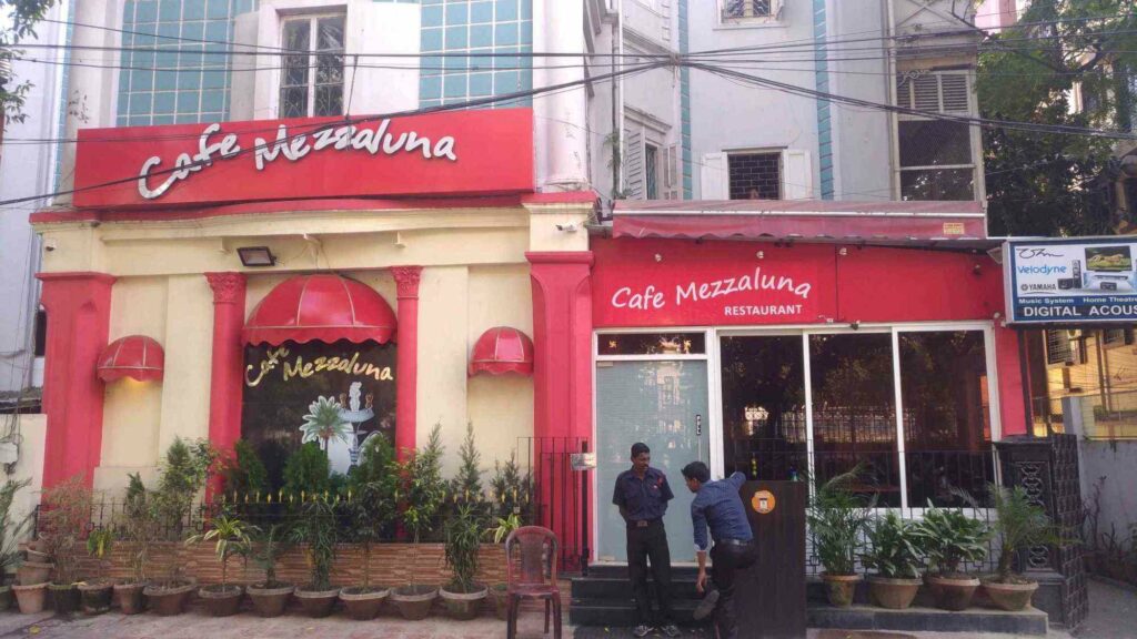 Cafe Mezzaluna - famous restaurants in Kolkata