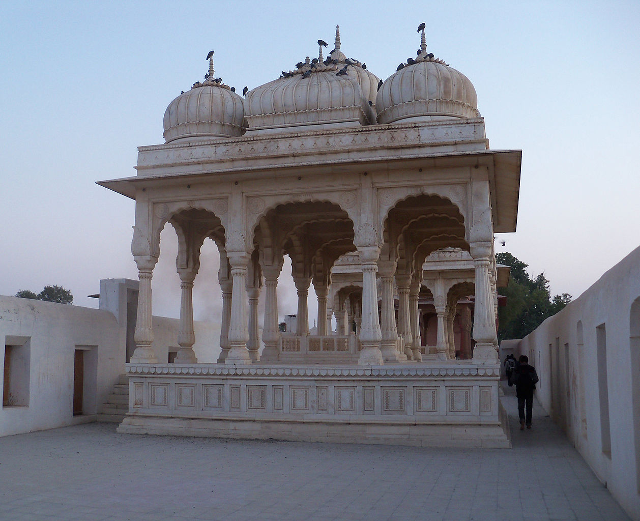 Royal Cenotaphs, Devikund Sagar